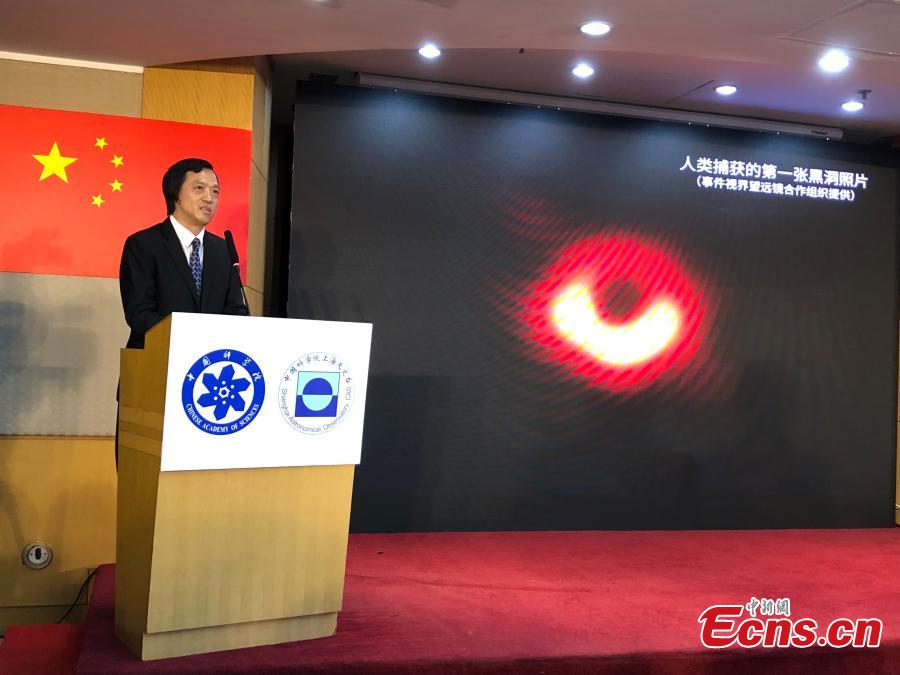 Shen Zhiqiang, head of Shanghai Astronomical Observatory (SAO), presides over a press conference to release the first-ever image of a supermassive black hole at the heart of the distant galaxy M87, in east China\'s Shanghai, April 10, 2019.The image of the black hole, based on observations through the Event Horizon Telescope (EHT), a planet-scale array of eight ground-based radio telescopes forged through international collaboration, was unveiled in coordinated press conferences across the globe at around 9:00 p.m. (Beijing time) on Wednesday. The landmark result offers scientists a new way to study the most extreme objects in the universe predicted by Albert Einstein\'s general relativity.  (Photo: China News Service/Sun Zifa)