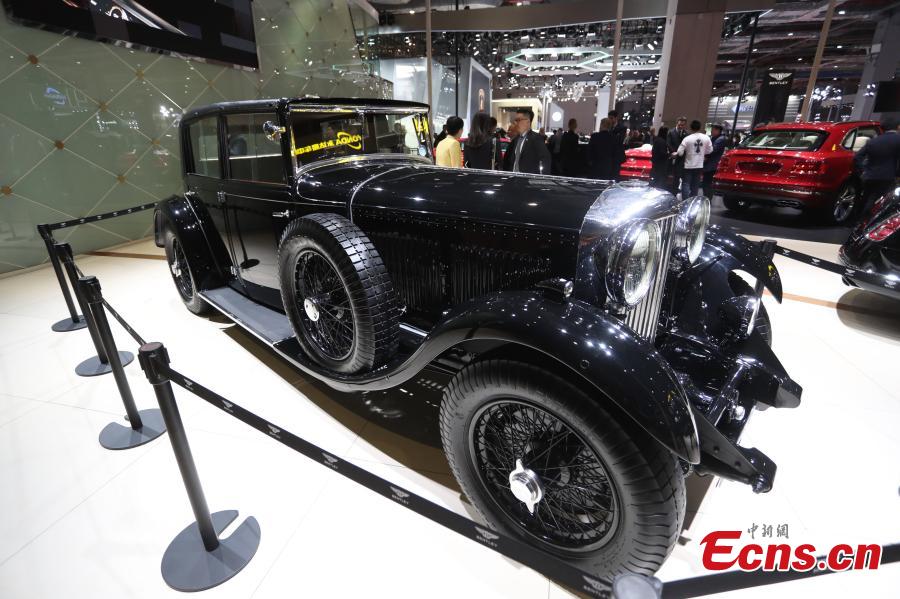 Photo taken on April 17, 2019 shows vintage cars from different brands on show during the 2019 Shanghai auto show. The 18th Shanghai International Automobile Industry Exhibition has attracted over 1,000 exhibitors from 20 countries and regions worldwide, according to organizers. (Photo: China News Service/Zhang Hengwei)