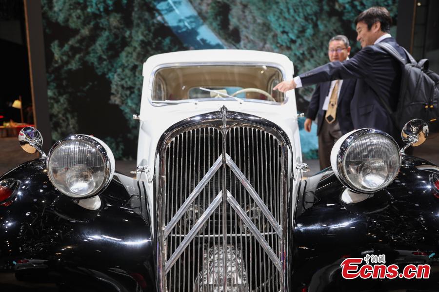 Photo taken on April 17, 2019 shows vintage cars from different brands on show during the 2019 Shanghai auto show. The 18th Shanghai International Automobile Industry Exhibition has attracted over 1,000 exhibitors from 20 countries and regions worldwide, according to organizers. (Photo: China News Service/Zhang Hengwei)