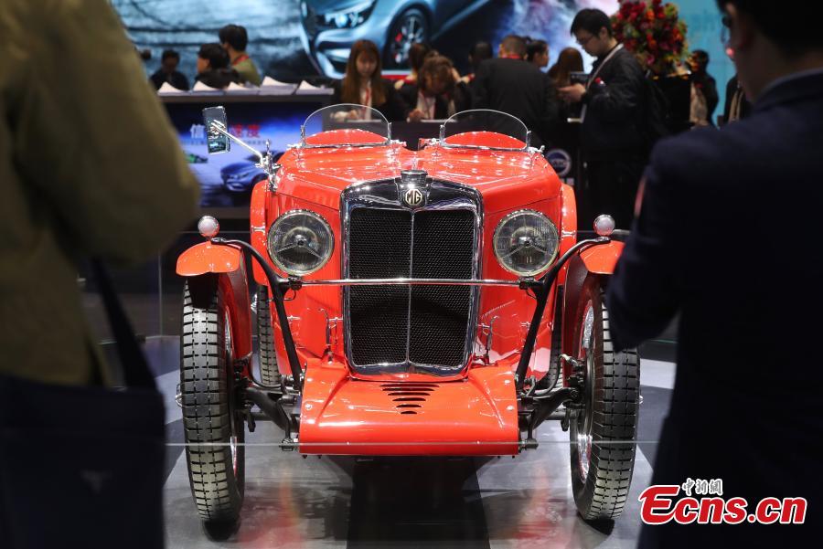 Photo taken on April 17, 2019 shows vintage cars from different brands on show during the 2019 Shanghai auto show. The 18th Shanghai International Automobile Industry Exhibition has attracted over 1,000 exhibitors from 20 countries and regions worldwide, according to organizers. (Photo: China News Service/Zhang Hengwei)