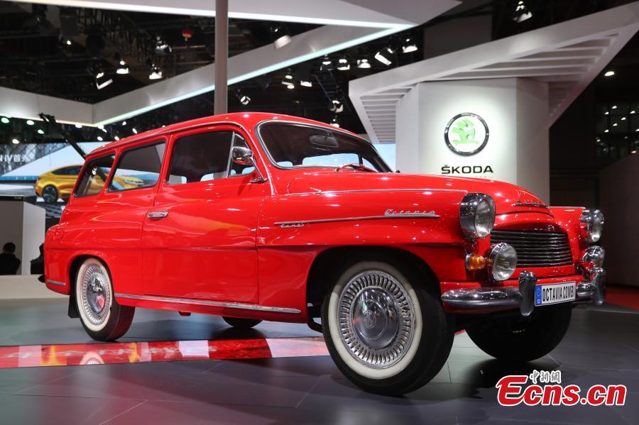 Photo taken on April 17, 2019 shows vintage cars from different brands on show during the 2019 Shanghai auto show. The 18th Shanghai International Automobile Industry Exhibition has attracted over 1,000 exhibitors from 20 countries and regions worldwide, according to organizers. (Photo: China News Service/Zhang Hengwei)