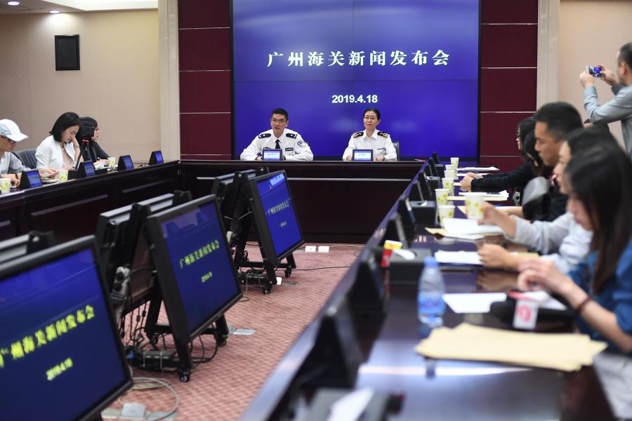 Guangzhou Customs holds a news conference in Guangzhou, Guangdong Province, April 18, 2019, showing items seized during anti-smuggling campaigns that began at the start of this year. They announced that 23 suspects and illegal wildlife products, such as ivory and rhinoceros horns, were caught in 111 anti-smuggling cases. Authorities took down a cross-border ring suspected of smuggling 333.8 kilograms of rhinoceros horns and detained seven suspects.  (Photo: China News Service/Ji Dong)