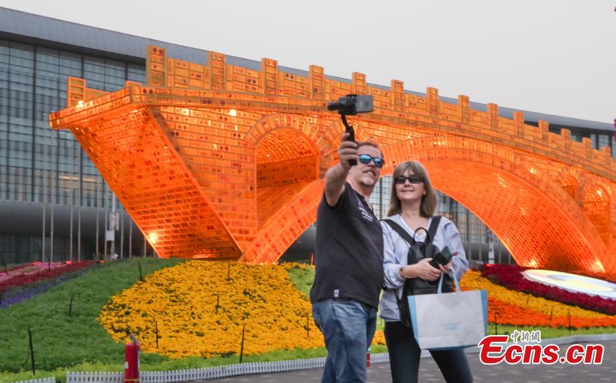 A Belt and Road-themed garden has debuted at a park in Beijing on April 18 to welcome the upcoming Belt and Road Forum for International Cooperation.  (Photo/China News Service)