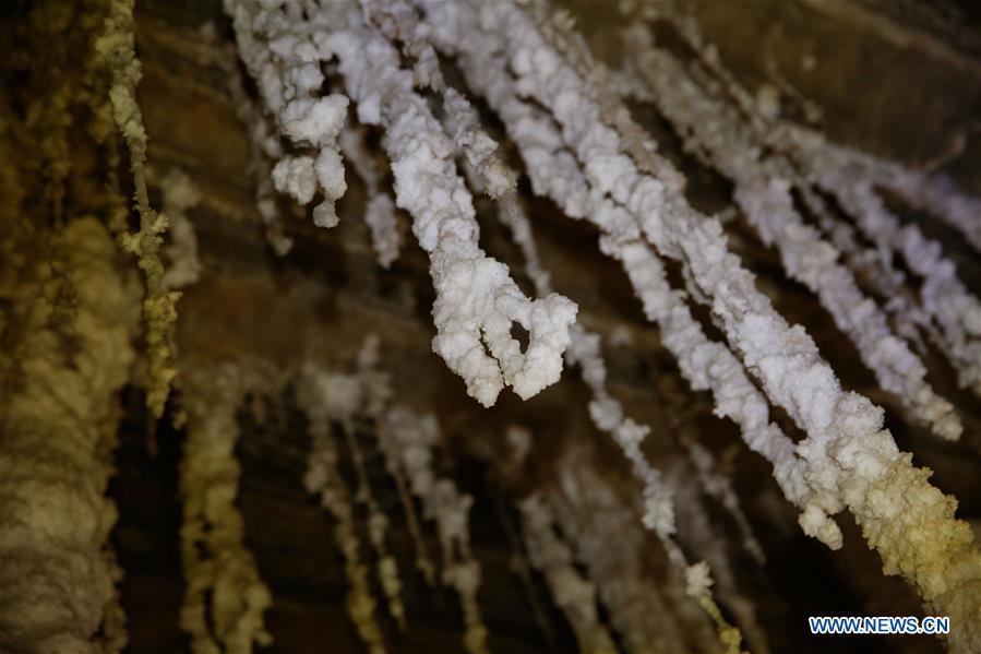 Salt stalactites are seen in the Malham cave near the Dead Sea in southeastern Israel on April 14, 2019. Israeli and European researchers have discovered the world\'s deepest salt cave, Malham Cave with a depth of at least 10 kilometers, near the Dead Sea, said a report issued Thursday by the Hebrew University of Jerusalem. The researchers re-measured the 7,000-year-old Malham Cave, near the Dead Sea in southeastern Israel, and found that it is much longer than 5.5 kilometers as previously thought. Thus, the Israeli cave bypasses Iran\'s Cave of the Three Nudes (3N) on Qeshm Island, which since 2006 has been considered the world\'s deepest salt cave with a depth of 6.58 kilometers. (Xinhua/Gil Cohen Magen)