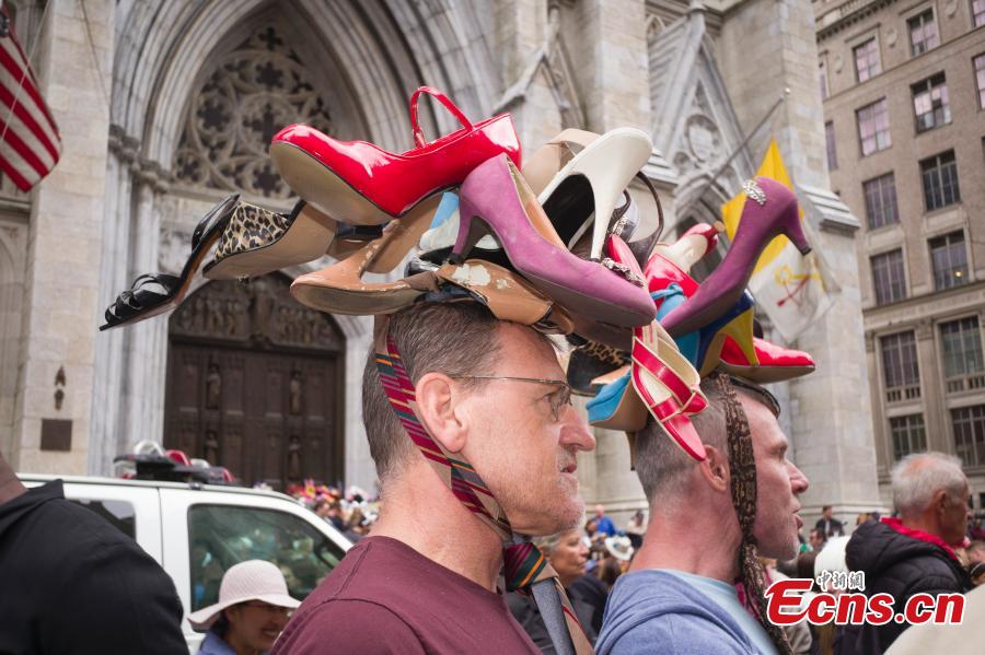 People wear Easter bonnets during the annual Easter Parade and Bonnet Festival on Fifth Avenue in New York City, New York, U.S., April 21, 2019. (Photo: China News Service/Liao Pan)