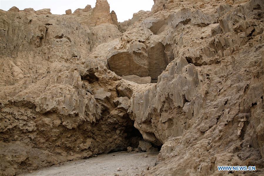 Photo taken on April 14, 2019 shows outside of the Malham cave near the Dead Sea in southeastern Israel. Israeli and European researchers have discovered the world\'s deepest salt cave, Malham Cave with a depth of at least 10 kilometers, near the Dead Sea, said a report issued Thursday by the Hebrew University of Jerusalem. The researchers re-measured the 7,000-year-old Malham Cave, near the Dead Sea in southeastern Israel, and found that it is much longer than 5.5 kilometers as previously thought. Thus, the Israeli cave bypasses Iran\'s Cave of the Three Nudes (3N) on Qeshm Island, which since 2006 has been considered the world\'s deepest salt cave with a depth of 6.58 kilometers. (Xinhua/Gil Cohen Magen)