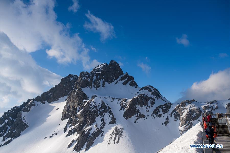 Tourists visit the Yulong Snow Mountain in Lijiang City, southwest China\'s Yunnan Province, April 21, 2019. (Xinhua/Hu Chao)