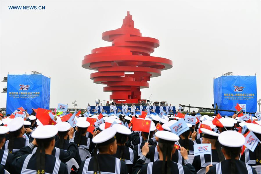 A joint military music display is held to celebrate the People\'s Liberation Army Navy\'s 70th founding anniversary in Qingdao, east China\'s Shandong Province, April 22, 2019. The military bands from the navies of China, Thailand, Vietnam, Bangladesh and India performed at the event. Over 1,200 people, including officers and soldiers of navy vessels from home and abroad and Qingdao citizens, viewed the performance. (Xinhua/Zhu Zheng)