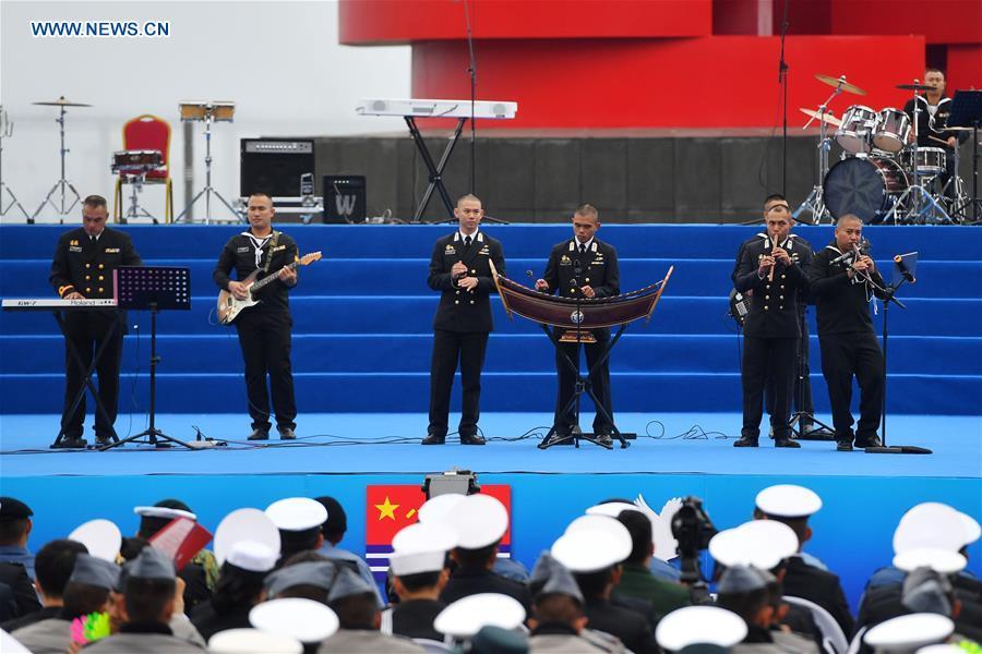 A military band from Thailand performs during a joint military music display held to celebrate the People\'s Liberation Army Navy\'s 70th founding anniversary in Qingdao, east China\'s Shandong Province, April 22, 2019. The military bands from the navies of China, Thailand, Vietnam, Bangladesh and India performed at the event. Over 1,200 people, including officers and soldiers of navy vessels from home and abroad and Qingdao citizens, viewed the performance. (Xinhua/Zhu Zheng)