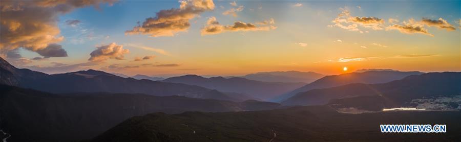 Aerial photo taken on April 21, 2019 shows the sunrise scenery on the Yulong Snow Mountain in Lijiang City, southwest China\'s Yunnan Province. (Xinhua/Hu Chao)