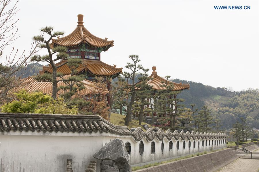 Photo taken on April 18, 2019 shows a view at the Encho-en garden in Tottori, Japan. Covering an area of about 10,000 square meters, Encho-en is one of the biggest full-scaled Chinese-style garden in Japan. It was built in 1995 to show the friendship between Tottori and north China\'s Hebei Province. The designing and materials procurement and processing took place in China. The main building was shop-assembled in China before the final assembly in Japan. All these steps were supervised by Chinese engineers. (Xinhua/Du Xiaoyi)