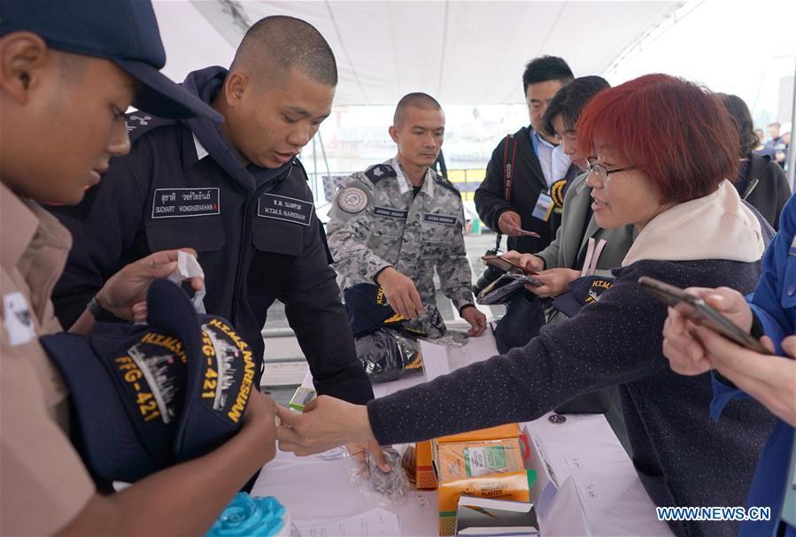 Visitors purchase souvenirs on Royal Thai Navy frigate HTMS Bangpakong during a warship open day event in Qingdao, east China\'s Shandong Province, April 24, 2019. A warship open day event was held on Wednesday in Qingdao, as part the multinational naval events marking the 70th founding anniversary of PLA Navy. (Xinhua/Wang Yuguo)