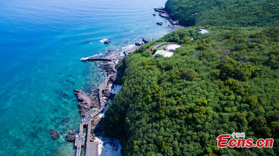 Photo taken on April 24, 2019 shows the amazing natural landscape of Weizhou Island in the Beibu Gulf, Southwest China\'s Guangxi Zhuang Autonomous Region, the youngest volcanic island in China. A national geological park was established on the island in 2004. (Photo: China News Service/Zhai Liqiang)