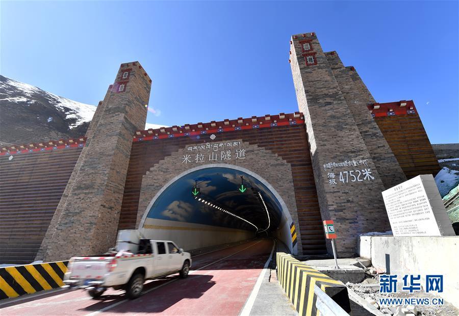 Mila Mountain Tunnel opens to traffic in Southwest China\'s Tibet autonomous region, April 26, 2019.  (Photo/Xinhua)