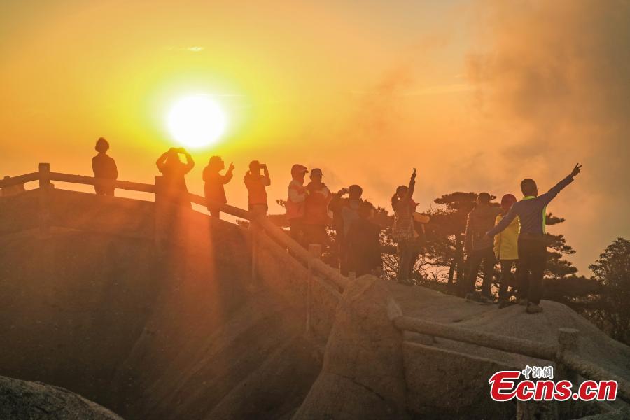 The spectacular view of Mt. Huang scenic area in Anhui Province. After several rainy and foggy days, the UNESCO world heritage site once again offers views of the clouds from above, known as the Sea of Clouds. (Photo: China News Service/Li Jingang)