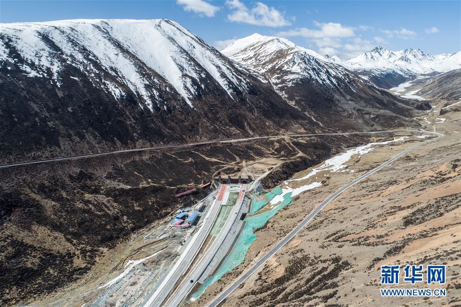 Aerial photo shows the Mila Mountain Tunnel in Southwest China\'s Tibet autonomous region, April 26, 2019. The world\'s highest highway tunnel was open to traffic on Friday at an altitude of over 4,750 meters above sea level in Southwest China\'s Tibet autonomous region. (Photo/Xinhua)