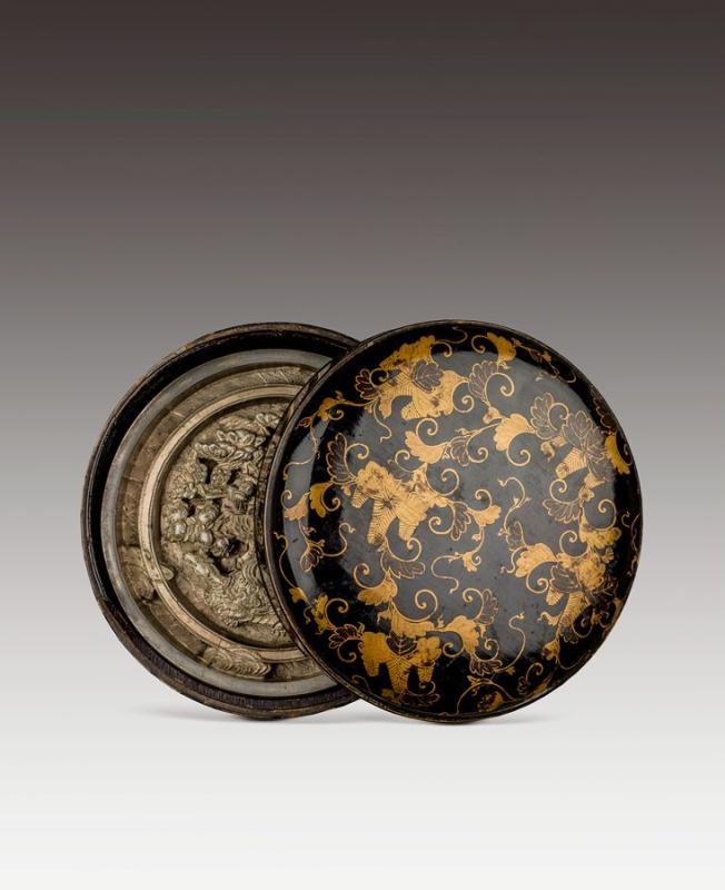 Bronze mirrors bearing intricate carved patterns on the back once played a major role in the daily life of the Chinese and the Japanese. (Photo provided to chinadaily.com.cn)