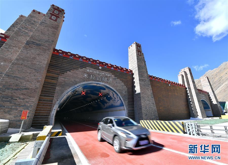 Mila Mountain Tunnel opens to traffic in Southwest China\'s Tibet autonomous region, April 26, 2019.  (Photo/Xinhua)