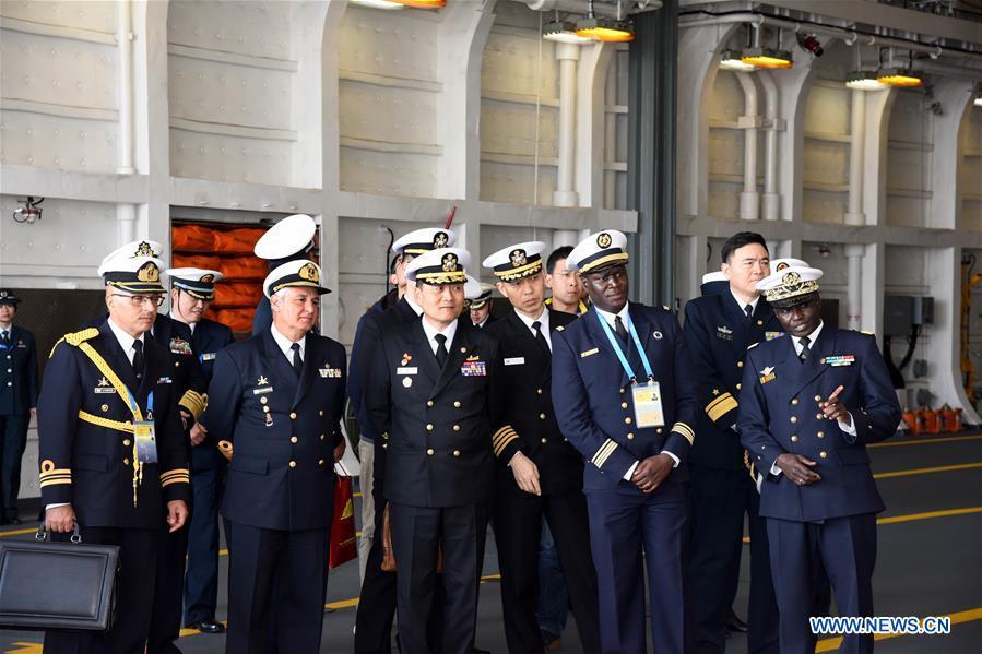 Foreign delegates visit the landing vessel Jinggangshan of the Chinese People\'s Liberation Army (PLA) Navy in Qingdao, east China\'s Shandong Province, April 25, 2019. Foreign delegations invited to participate in the multinational naval events marking the 70th anniversary of the founding of the Chinese PLA Navy visited Chinese vessels and communicated with Chinese soldiers and officers on Thursday. (Xinhua/Li Ziheng)