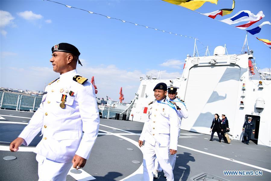 Foreign delegates visit the guided-missile destroyer Guiyang of the Chinese People\'s Liberation Army (PLA) Navy in Qingdao, east China\'s Shandong Province, April 25, 2019. Foreign delegations invited to participate in the multinational naval events marking the 70th anniversary of the founding of the Chinese PLA Navy visited Chinese vessels and communicated with Chinese soldiers and officers on Thursday. (Xinhua/Li Ziheng)