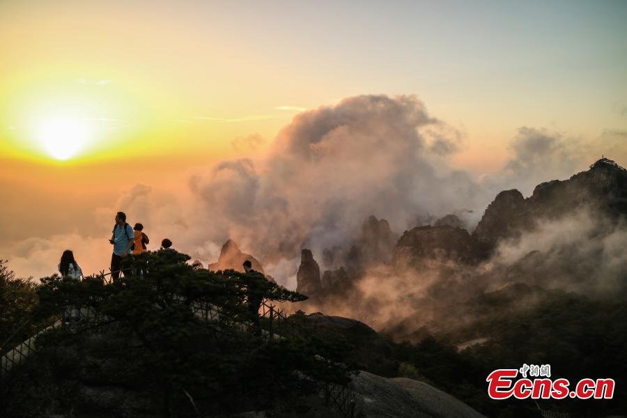 The spectacular view of Mt. Huang scenic area in Anhui Province. After several rainy and foggy days, the UNESCO world heritage site once again offers views of the clouds from above, known as the Sea of Clouds. (Photo: China News Service/Li Jingang)