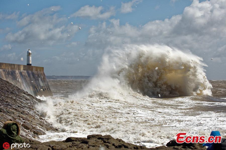 Storm Hannah hits the Welsh coastline at Porthcawl lighthouse, bringing winds of up to 80mph, April 27, 2019. Heavy rain swept across the UK, leaving at least 11,000 properties without power. (Photo/IC)