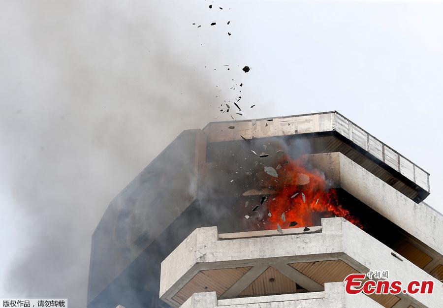 Fire burns in the top floors of a 21-story Pacific Coastal Plaza condominium in Manila, Philippines, April 29, 2019. Officials say more than 100 firetrucks converged Monday to battle the blaze that hit the Pacific Coast Plaza condominium in the Paranaque city area of Manila, where one lane of a coastal road along Manila Bay was closed due to falling debris.  A woman died in the accident. (Photo/Agencies)