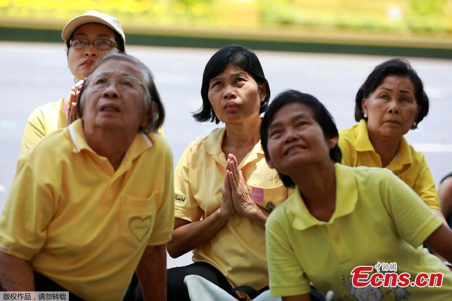 People watch a screening of King Maha Vajiralongkorn being crowned during his coronation in Bangkok, Thailand, May 4, 2019. (Photo/Agencies)