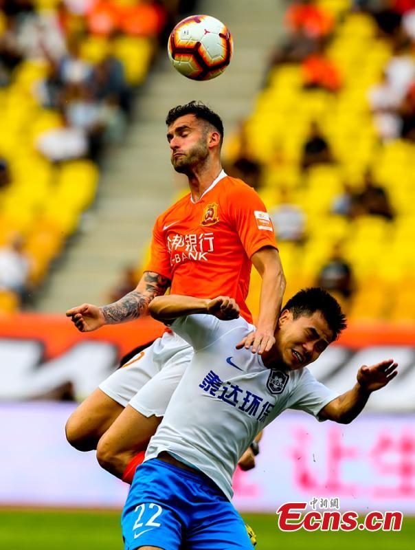 Players compete in a Chinese Super League match between Wuhan Zall and Tianjin TEDA in Wuhan City, Central China’s Hubei Province, May 4, 2019. Struggling Wuhan Zall stumbled to 1-1 draw with Tianjin TEDA, five games without a win. (Photo: China News Service/Zhang Chang)