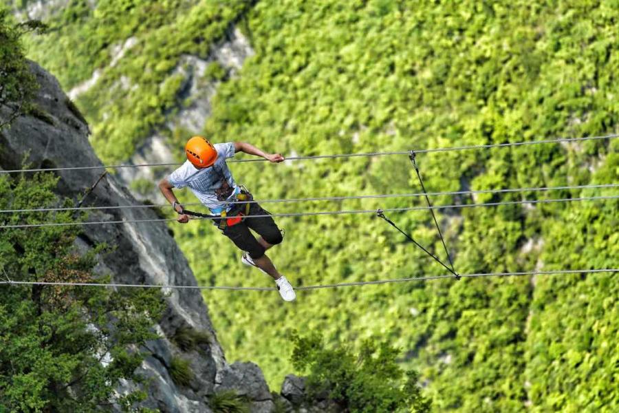 The Cloud Bridge in Yunyang Longgang Scenic Zone in Southwest China\'s Chongqing opened to the public on April 26. (Photos provided to chinadaily.com.cn)

Do you have the guts to walk the 700-meter-high steel cable bridge or climb the 1,000-meter-high cliff in the mountains of Chongqing?

The Cloud Bridge, part of the Via Ferrata project and located in the Yunyang Longgang Scenic Zone in Southwest China\'s Chongqing, opened to the public April 26.

The bridge is over 700 meters high and primarily consists of a climbing ladder, cable bridge, cliff climbing and other projects, according to information released by Yunyang county government.

Tourists can experience breathtaking views climbing the mountain via the steel handrails, life cable, and other facilities, and even those with no climbing experience can scale the steep cliff safely, according to the government.

Visitors can take in the whole project in one hour, it added.

To ensure the project\'s safety, Yunyang Longgang Scenic Zone adopted a special chemical anchoring technology to implant steel anchors one meter deep into the rocks, and the working load of each steel cable can reach two tons.

It also introduced protection technology from Italy to ensure tourists\' safety ? the protection device cannot be turned on without a professional tool or help from staff members.

There are dozens of lifeline protection anchors protecting the entire system even if faults occur to one or two .

Staff members say the Via Ferrata is a both a physical and mental challenge for ordinary people.

Via Ferrata means \