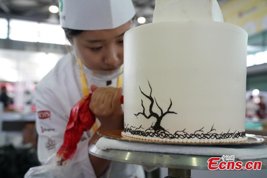 Participants compete in the 20th National Baking Skills Competition held at the Shanghai New International Expo Center, May 6, 2019. Eighty bakers from across the country took part in the competition organized by the China Association of Bakery and Confectionery Industry as well as other career guidance and industrial agencies. (Photo: China News Service/Wang Xin)