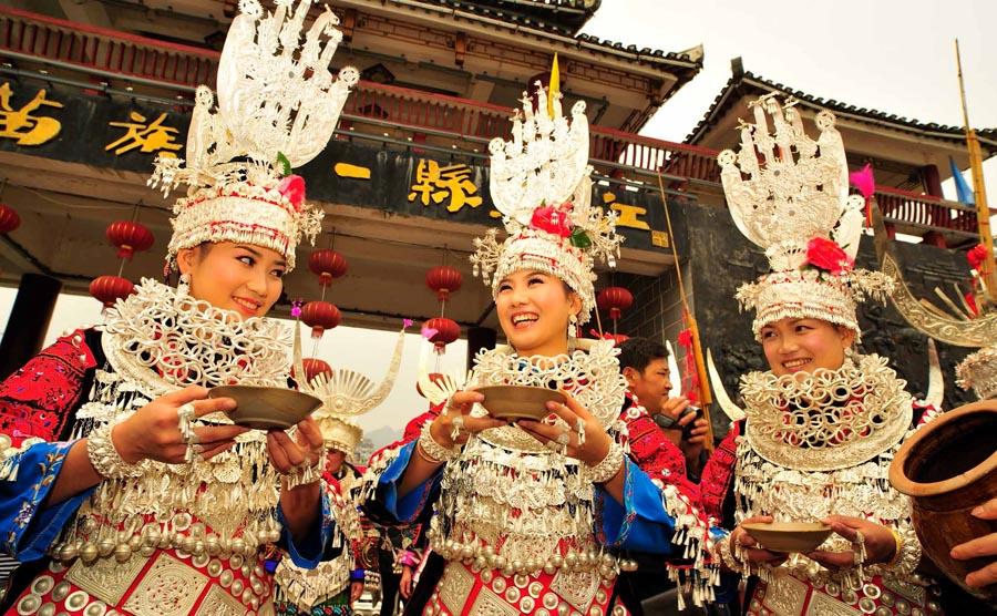 A welcoming ceremony of the Miao people in Qiandongnan Miao and Dong autonomous prefecture, Southwest China\'s Guizhou Province.   (Photo provided to chinadaily.com.cn)
