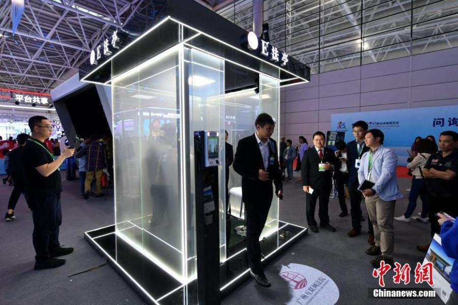 A court-assistance system on display at the second Digital China Summit in Fuzhou, East China\'s Fujian Province, May 6, 2019. (Photo: China News Service/Lyu Ming)