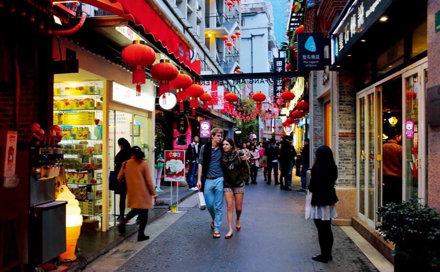 A cluster of Shikumen buildings in Shanghai.   (Photo provided to chinadaily.com.cn)