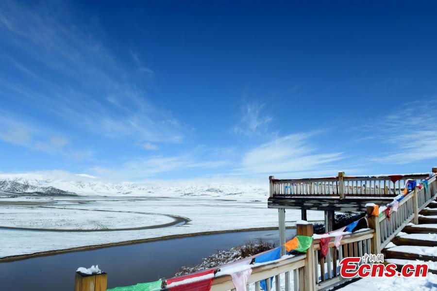 Snow covers the Hongyuan Prairie in Ngawa Tibetan and Qiang Autonomous Prefecture, Southwest China\'s Sichuan Province, May 7, 2019, after a cold front hit. The vast grassland is a tourist attraction in the province. (Photo: China News Service/Mou Jinghong)