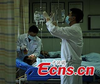 A male nurse works at the Xinqiao Hospital at the Army Military Medical University in Southwest China\'s Chongqing Municipality, ahead of International Nurses Day, which is observed annually around the world on May 12 to mark the contributions to society made by nurses. The hospital launched its male nurse team across different departments in 2016, and it now accounts for 10 percent of the hospital’s total nurse numbers. (Photo: China News Service/Chen Chao)