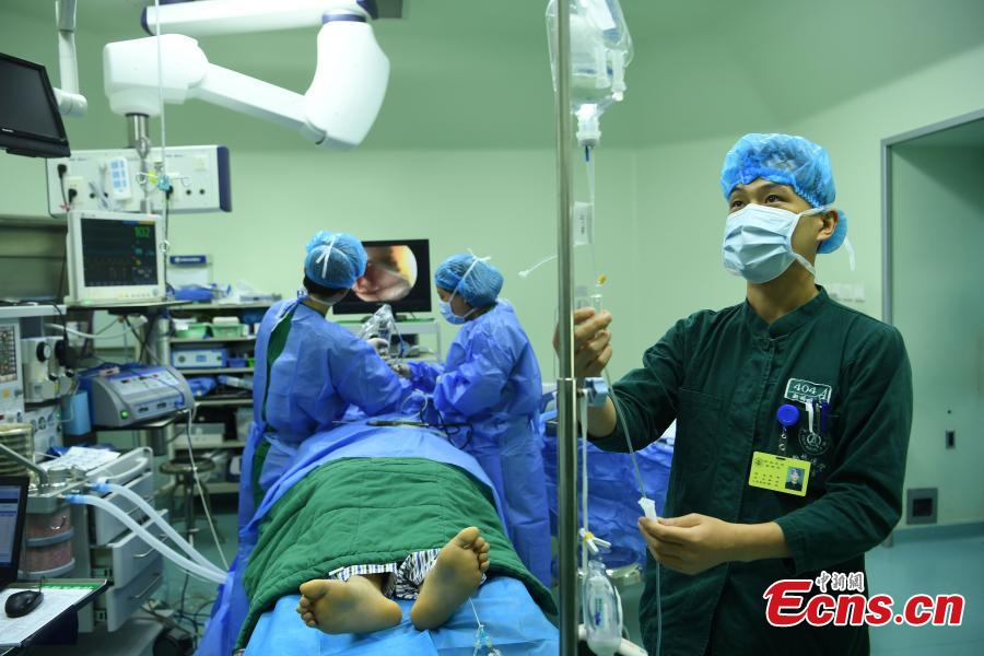 A male nurse works at the Xinqiao Hospital at the Army Military Medical University in Southwest China\'s Chongqing Municipality, ahead of International Nurses Day, which is observed annually around the world on May 12 to mark the contributions to society made by nurses. The hospital launched its male nurse team across different departments in 2016, and it now accounts for 10 percent of the hospital’s total nurse numbers. (Photo: China News Service/Chen Chao)