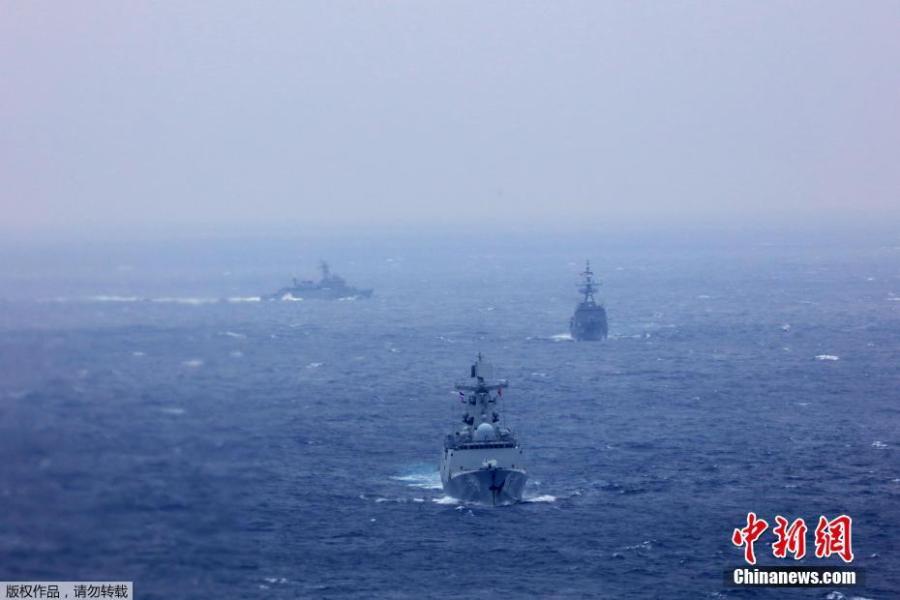 The formation of Chinese and Thai naval ships sails in waters against the wind and waves on May 8, 2019. China and Thailand\'s naval forces on Wednesday concluded a week-long joint training exercise at a military port in Zhanjiang, south China\'s Guangdong Province.  (Photo/China News Service)