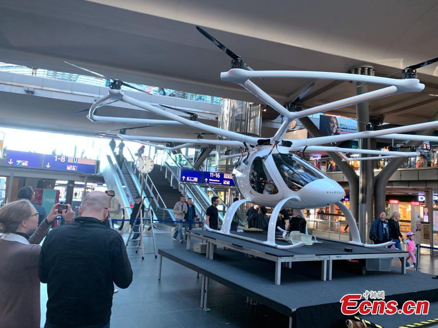 An air taxi by German company Volocopter is pictured at a railway station in Berlin, Germany, May 12, 2019. Volocopter has announced plans to explore the market in Singapore and look to cooperate with other companies in Germany. (Photo: China News Service/Peng Dawei)