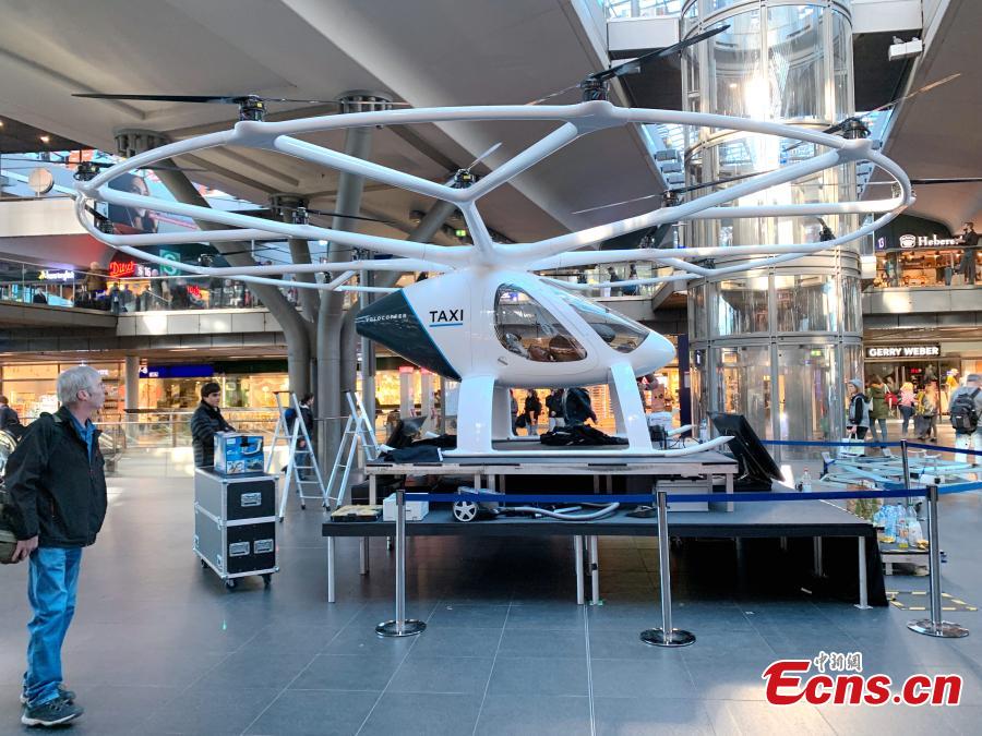 An air taxi by German company Volocopter is pictured at a railway station in Berlin, Germany, May 12, 2019. Volocopter has announced plans to explore the market in Singapore and look to cooperate with other companies in Germany. (Photo: China News Service/Peng Dawei)