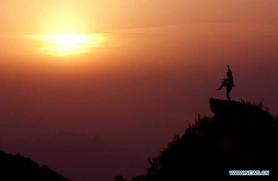 A Taoist priest practices the Wudang martial arts on a peak of the Wudang Mountain, central China\'s Hubei Province, May 16, 2006. China will hold the Conference on Dialogue of Asian Civilizations starting from May 15. Under the theme of \