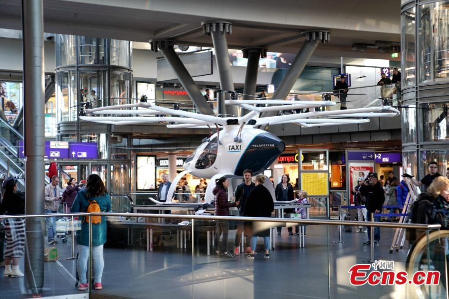 An air taxi by German company Volocopter is pictured at a railway station in Berlin, Germany, May 12, 2019. Volocopter has announced plans to explore the market in Singapore and look to cooperate with other companies in Germany. (Photo: China News Service/Peng Dawei)