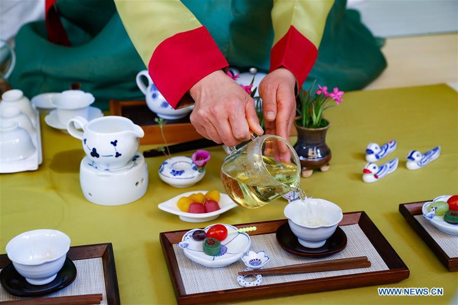 A staff member dressed in traditional Korean attire serves mulberry leaf tea in Puan-gun, South Korea, May 4, 2019. As an important part of Asian culture, tea is a special bond among Asian countries to deepen friendship and boost mutual exchanges. China will hold the Conference on Dialogue of Asian Civilizations starting from May 15. Under the theme of \