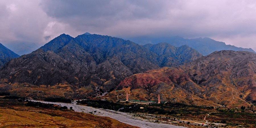 An aerial photo captures Helan Mountain after rainfall on May 9, 2019, as clouds shroud colorful mountaintops to form a picturesque view. (Photo/chinadaily.com.cn)