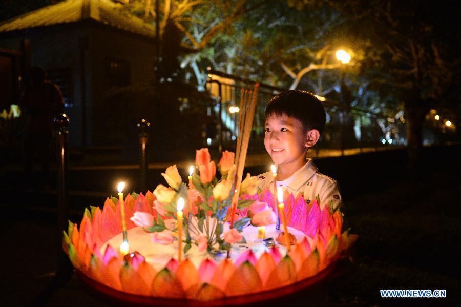 A boy holds a water lantern in Bandar Seri Begawan, capital of Brunei, Nov. 22, 2018. China will hold the Conference on Dialogue of Asian Civilizations starting from May 15. Under the theme of \