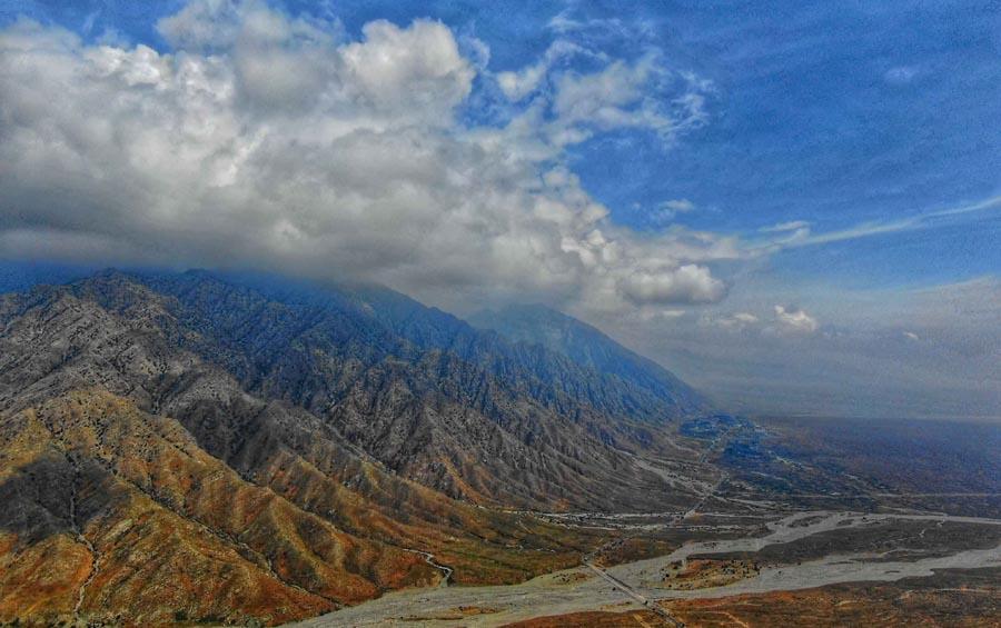 An aerial photo captures Helan Mountain after rainfall on May 9, 2019, as clouds shroud colorful mountaintops to form a picturesque view. (Photo/chinadaily.com.cn)