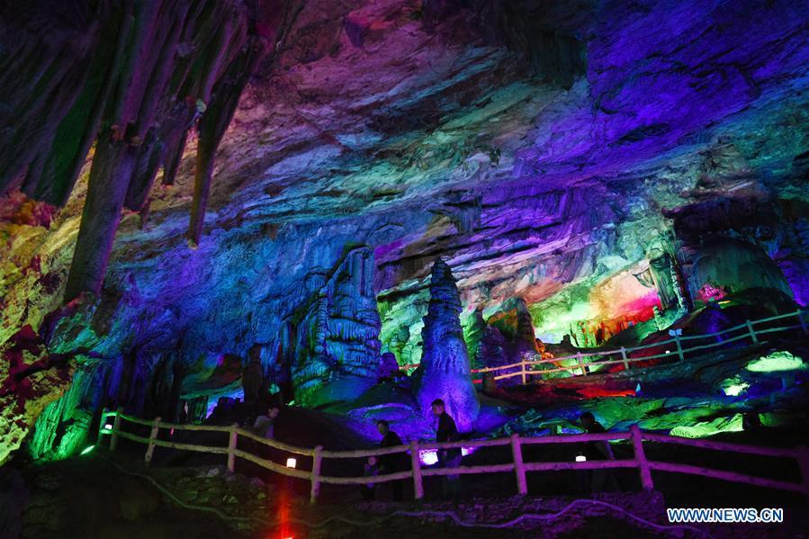Tourists view Wanxiang karst cave in Hanwang Township of Longnan City, northwest China\'s Gansu Province, May 13, 2019. (Xinhua/Ma Ning)
