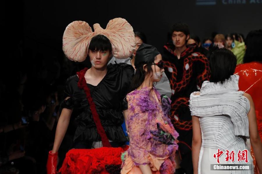 Models present creations by graduates from the School of Design at the China Academy of Art during the China Graduate Fashion Week in Beijing, May 13, 2019. A total of 1,716 graduates from 47 universities in China, South Korea and the United Kingdom will host 46 shows during the fashion week. (Photo: China News Service/Han Haidan)