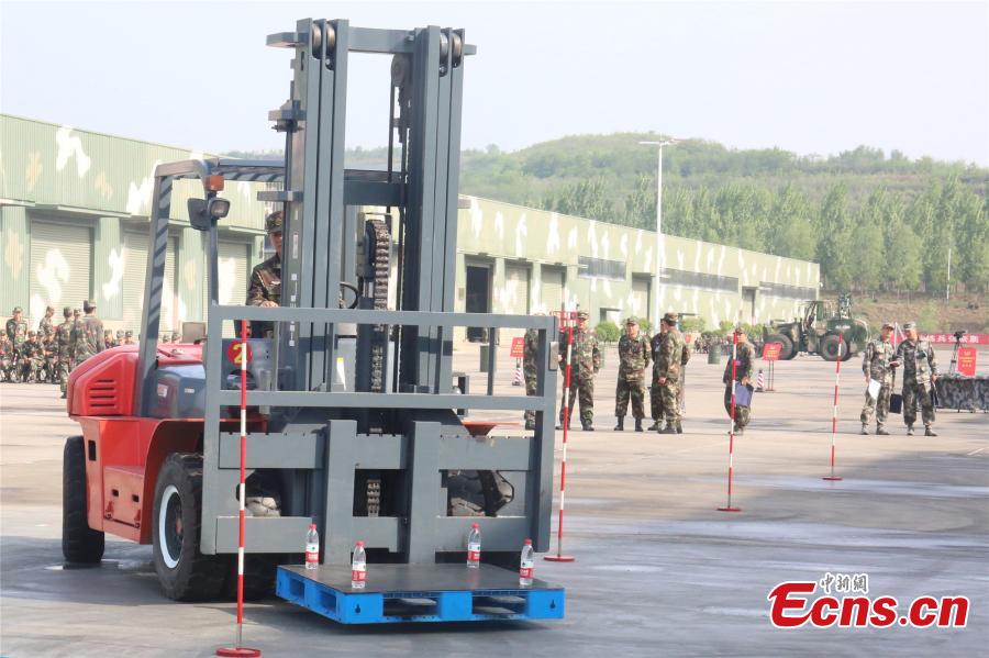 A unit of the People\'s Liberation Army Rocket Force held a skills contest where 100 military engineers competed to maneuver vehicles and machines including excavators, loaders, cranes, and forklifts passed various obstacles. (Photo: China News Service/Fang Lei)