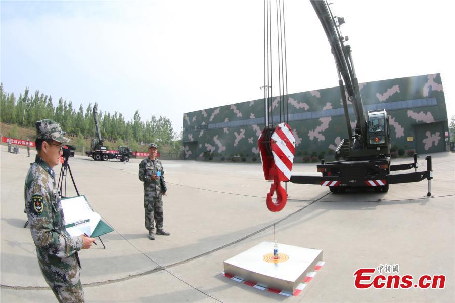 A unit of the People\'s Liberation Army Rocket Force held a skills contest where 100 military engineers competed to maneuver vehicles and machines including excavators, loaders, cranes, and forklifts passed various obstacles. (Photo: China News Service/Fang Lei)